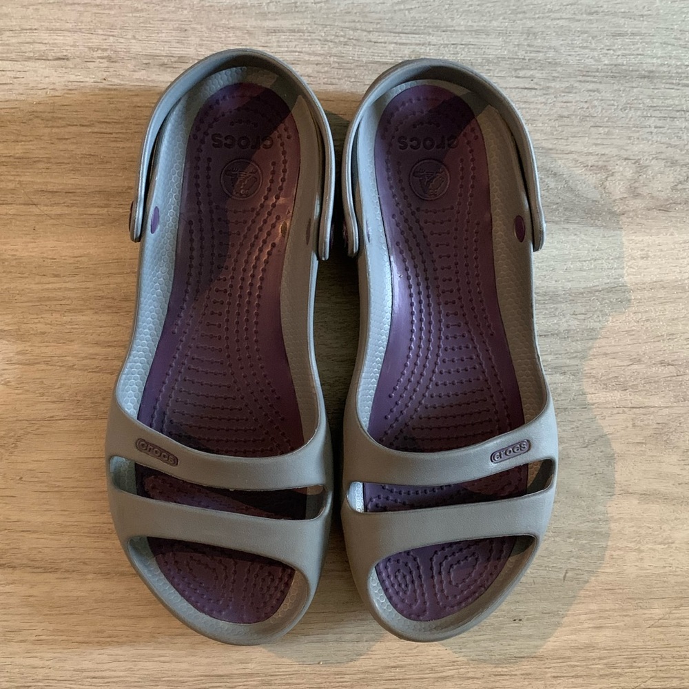 Women’s 9 Crocs sandals